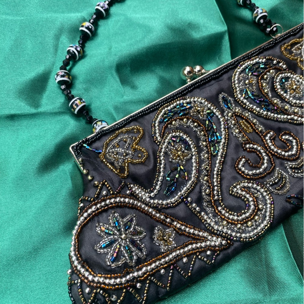 Beaded clutch